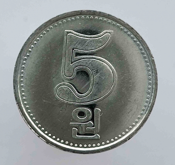 5 вон  2005г. Северная Корея, состояние UNC - Мир монет