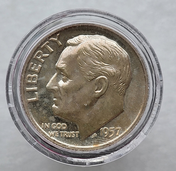 10 центов 1957 г США "Roosevelt Dime".Не была в обращении. Серебро 900 пробы, вес 2,5гр - Мир монет